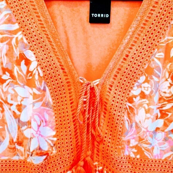 TORRID PLUS SIZE LACE- UP TEA LENGTH CRINKLE GAUZE FLORAL CORAL DRESS. - Picture 5 of 16